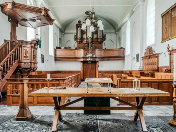 orgel vanuit kerkzaal